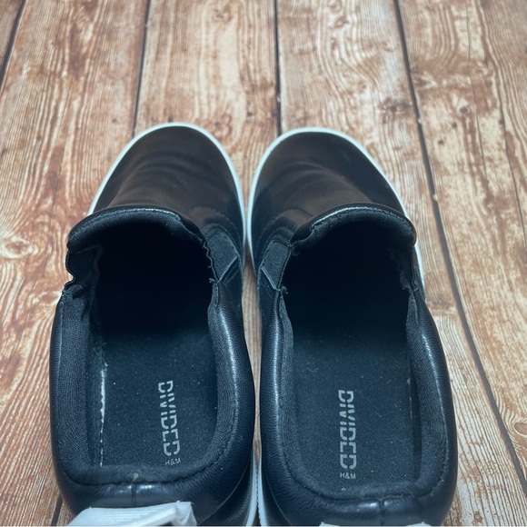 Divided H&M Woman black and white sneakers size 7 - Picture 2 of 11